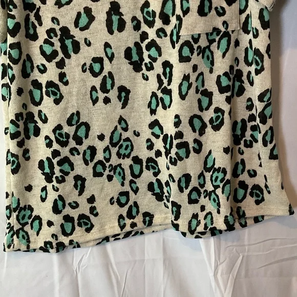 Hopely Women’s Short Sleeve Light Blue Leopard Print Waffle Knit Size Large - Picture 8 of 13